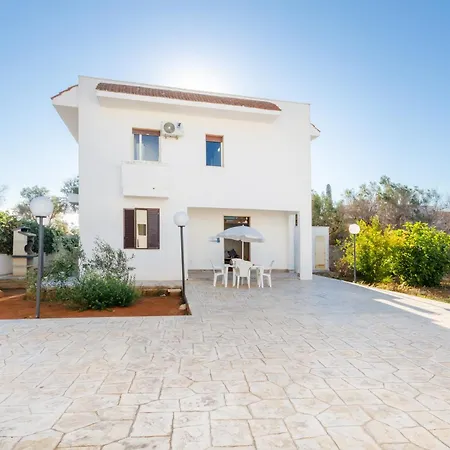 Air-conditioned Sleeps 12 Torre Cesarea * Porto Cesareo