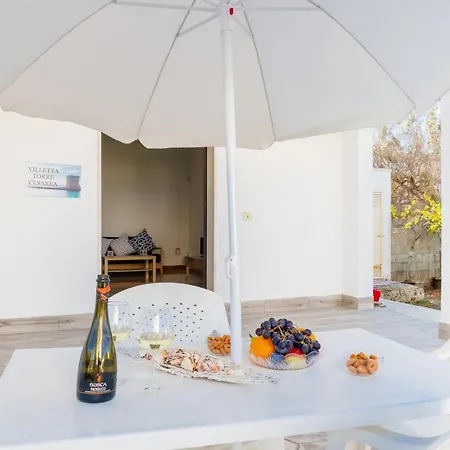 Air-conditioned Sleeps 12 Torre Cesarea Holiday home *