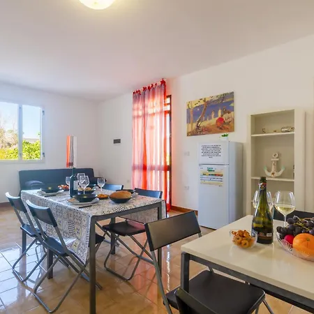 Air-conditioned Sleeps 12 Torre Cesarea