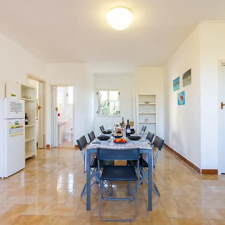 Air-conditioned Sleeps 12 Torre Cesarea Holiday home