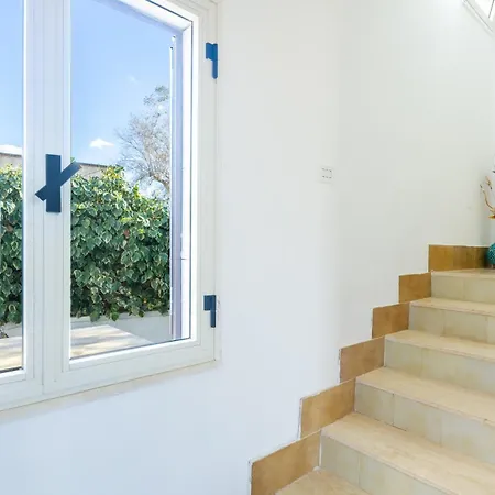 Air-conditioned Sleeps 12 Torre Cesarea Holiday home Porto Cesareo