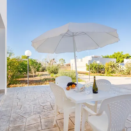 Air-conditioned Sleeps 12 Torre Cesarea Porto Cesareo