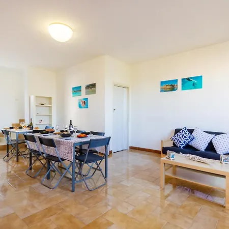 Air-conditioned Sleeps 12 Torre Cesarea Holiday home