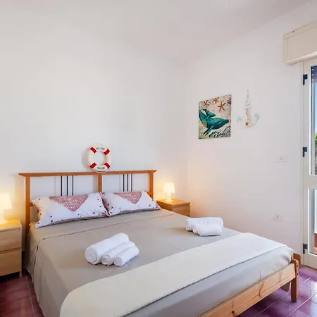 Air-conditioned Sleeps 12 Torre Cesarea Holiday home *