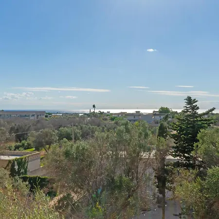 Air-conditioned Sleeps 12 Torre Cesarea Holiday home