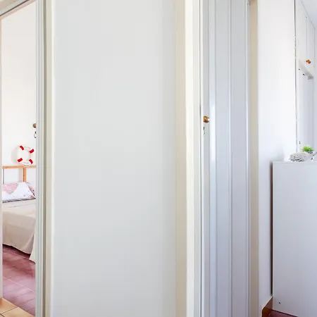 Air-conditioned Sleeps 12 Torre Cesarea Holiday home *