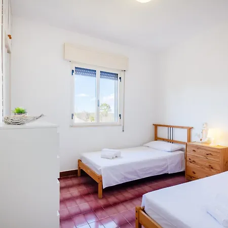 Holiday home Air-conditioned Sleeps 12 Torre Cesarea *