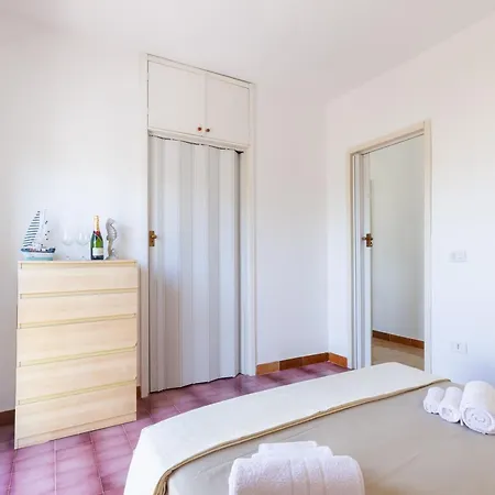 Air-conditioned Sleeps 12 Torre Cesarea Holiday home Porto Cesareo