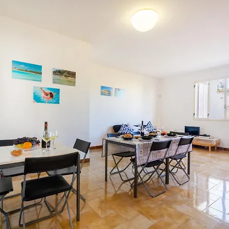 Air-conditioned Sleeps 12 Torre Cesarea